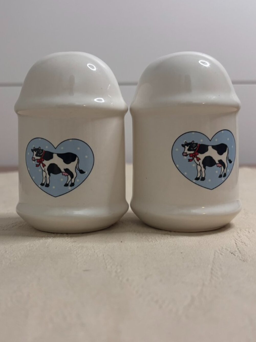 VTG NIB Stoneware Cow Salt and Pepper Shaker Set Country Kitchen